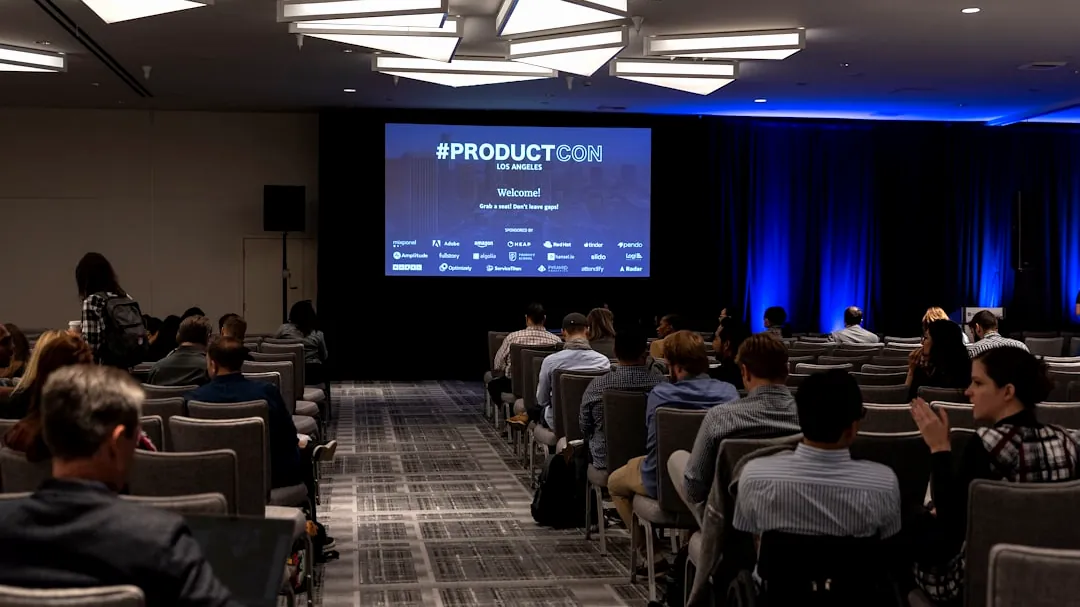 man wearing gray dress shirt